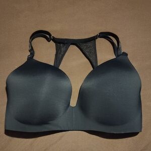 Victorias Secret T-shirt Bra. Lightly Lined Wireless. 34DD